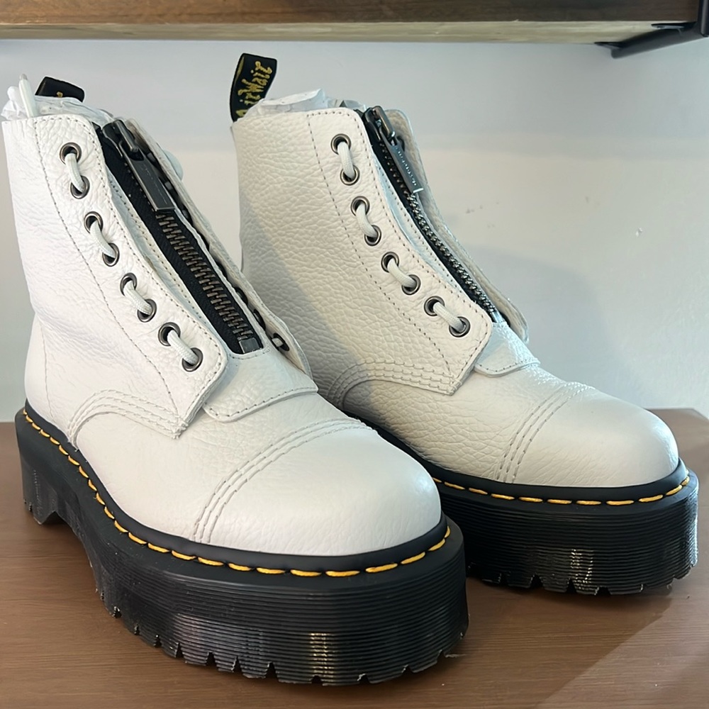 Dr. Martens Aunt Sally Sinclair White